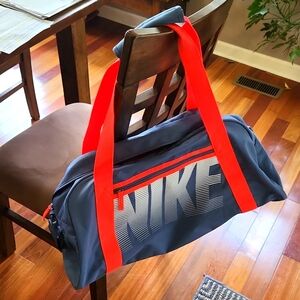 NIKE GYM BAG